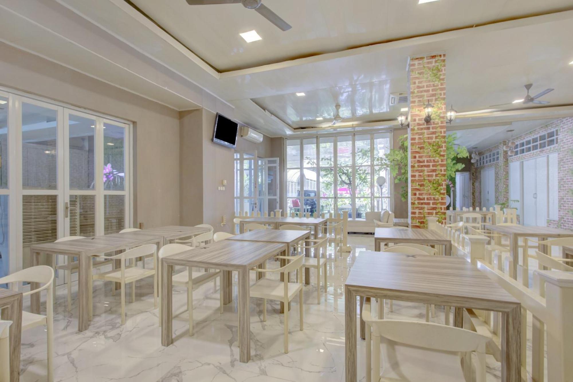 Hotel O Gambir Near Juanda Station Formerly Bunga Dahlia Yakarta Exterior foto